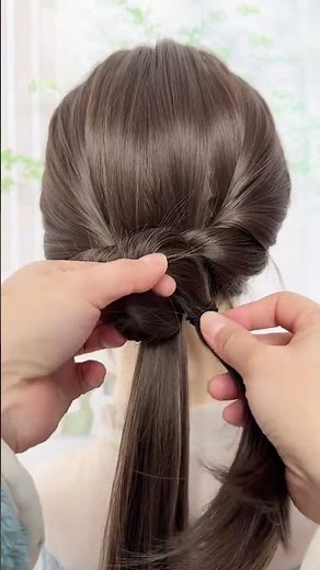 New Year s hairstyle Gentle side updo#Compile and distribute tutorials#Everyday