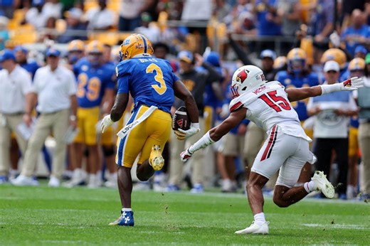 "Bench them" "Not a good look": CFB fans loss their mind over Pittsburgh players' bizarre scuffle with ball boy after touchdown