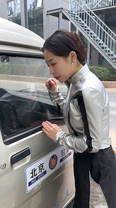 47M views · 903K reactions | What to do if the car keys are locked in the car? The thief gets out of this video!#howto #cartok #car #automotive #driving #skills #knowledge #fpy #fyp #tips #foryou #carsoffacebook | Driver Ms May | Facebook