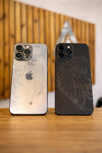 بدل ما تغيّر الخلفية الأصلية المتكسّرة وتدفع 350 دينار 💸 👈 تعال لأمازون ركّب كربون حماية بسمك 3 ملي وادفع 35 دينار فقط 🔥 ✔️ توفّر فلوسك ✔️ تخلي جهازك بقطعته الأصلية ✔️ تحميه وتستعمله طبيعي ✔️ ومظهر أفخم وأجمل 👌 🎨 متوفر: • خامات جلد • خامة شامواة • أكثر من 50 شكل • مجموعة ألوان كبيرة تناسب كل الأذواق