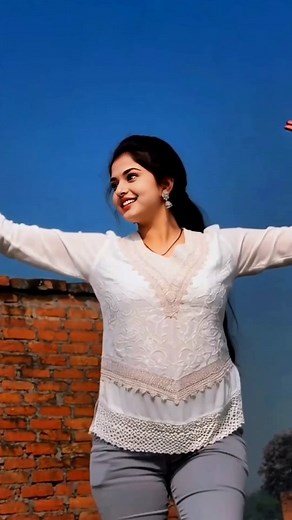 Chalti Hai thandi hawa Sine Se lag Jao 💞 . Instagram India mind blowing Hindi love song Indian girl dance video Indian girl dance group top dance mayajaal official mayaki Dance video like comment share and follow Karen . #reels #trend #explore #girl #india #maya_jaalofficial | PFu Nny official