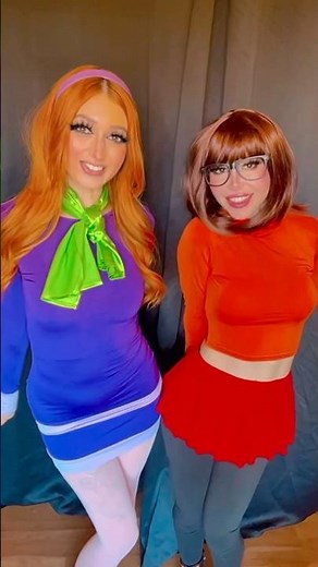 Daphne & Velma Cosplay! | Scooby Doo