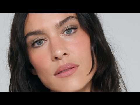 Chats, LOL’s and Effortless Makeup with Alexa Chung