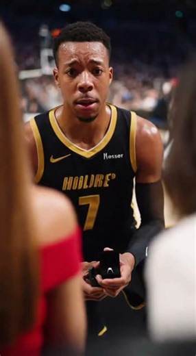 The Most Unexpected Basketball Proposal EVER! Dunk, Diamonds & a Hilarious Twist You Won’t Believe!