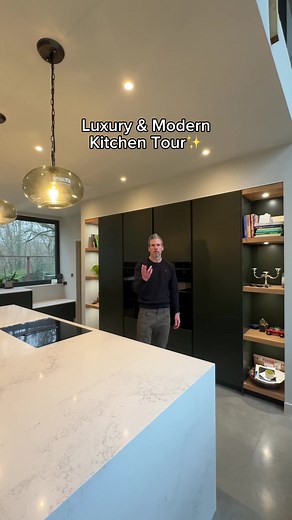 Modern Kitchen Design: Expansive Views & Decor Ideas