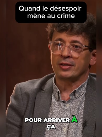 Quand le désespoir mène au crime... • ​Peut-on comprendre l’incompréhensible ? 🧐 • ​Dans cet extrait poignant, nous revenons sur l'histoire terrifiante d'une mère poussée à bout par l'addiction de son fils. Après des années de lutte infructueuse contre la toxicomanie, elle finit par commettre l'irréparable. • ​Entre désespoir profond et psychologie complexe, cet acte pose une question troublante : jusqu'où la souffrance humaine peut-elle altérer notre humanité ? ​💬 Qu'en pensez-vous ? S'agit-i