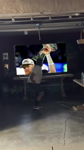 DM “MEME” to get the 4K download 📥 Broken TV Screen #meme #greenscreen #funnymeme #greenscreenmemes #workmeme