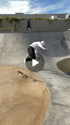 Daewon Song | Fun spots I find after it rains 🌧😂🙏🏽! Have a great sunday #instafamily #skateboarding /// @adidasskateboarding @mobgrip @thankyouskateco | Instagram