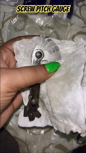 Screw pitch gauge