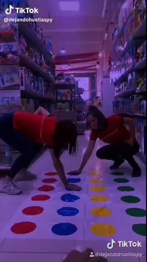 Desafío Twister: Diviértete y Ríe con Nosotros