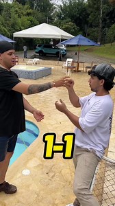 2.8M views · 48K reactions | El reto del balde a la piscina Con Cumba Bikelife19 Jhoan londoño 핐핖핗핖핣 픸핔할핤핥핒 Andresguzman01 Rua Stunt | Niño niño | Facebook