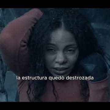 La Reina Alienígena regresa de la muerte • Scar se sacrifica#depredador #shorts #movie #spain #usa