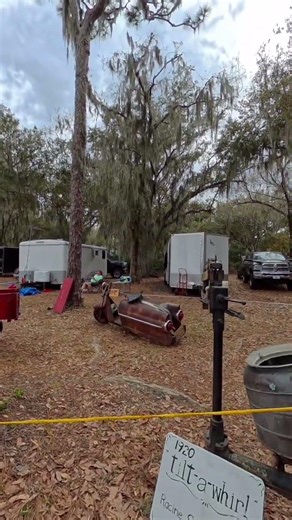 By popular demand, here's some shots of the scooter in the back, not sure on the make, Cushman
