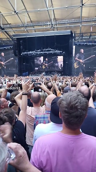 Bruce Springsteen Live at Veltins Arena - No Surrender