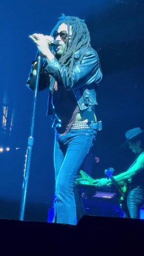 Lenny Kravitz set the stage on fire tonight! 🔥 The energy, the voice, the groove — pure rock ‘n’ soul magic! 🎸✨ #RockLegend #LennyKravitz #LiveConcert #RockMusic #MusicVibes #ConcertNight #LegendOnStage #GuitarHero #SoulRock #MusicLover #StageEnergy | Justin Kravitz