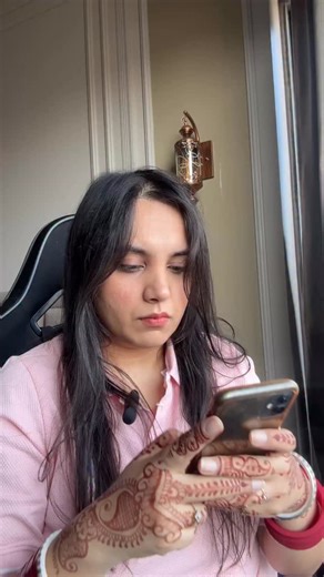 Harsimran ⚡️ | Social Media Consultant & Marketing Strategist on Instagram: "Carousels that WORK 💯 You are posting ‘carousels’ that look good, but don’t really give you results. Here are some carousal that work like wow 1. Hold the dots carousel- mini game 2. The question carousel. 3. Visual explainer- easy to understand. AI has made everything easy . And these carousel ideas will work better than Instagram reels. ♥️ DM, if you’re looking for a social media manager 💌 #SocialMedia #Trending #Ca