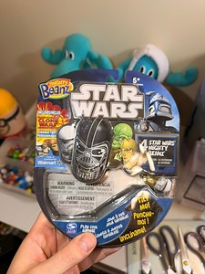 Opening up a rare Star Wars Mighty Beanz pack to see what’s inside | Scubba Stevee