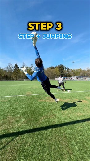 In 4 STEPS to defending lobs and headers🧤🔥. #viral #youtube #football