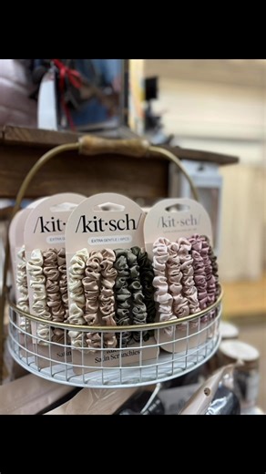 🎉 Small Business Saturday is here! Come see us in downtown Spring City, Tennessee for a full day of fun and fantastic deals! 🛍️ In-Store Specials: ✨ Clothing & shoes — 30% OFF ✨ Gifts — 20% OFF 🎁 Early Shopper Perks: • First 10 customers receive a special gift plus a $20 in-store credit for future purchases! • The next 10 customers will receive a gift bag filled with goodies! 🎉 Throughout the day we’ll have giveaways, warm cider in the back, and fresh cookies to enjoy while you shop. We can’