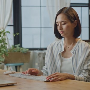 23 reactions | プレミアムデザイン＆便利な機能が融合した ✨⌨️HP 970 Programmable ワイヤレス キーボード⌨️✨ 6か月以上のバッテリー駆動時間を実現 ショートカットで簡単アプリ起動 最大3台のデバイス接続可能 HPのワイヤレスキーボードを今すぐチェック！  https://www.amazon.co.jp/stores/page/A8E090E4-1EF7-48FE-A70B-0A905B770FF8 | HP Japan | Facebook