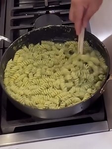 Creamy basil spinach pesto pasta easy dinner