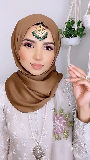 Saima Khan on Instagram: "How I wear the tikkah under my hijab using the head band from @culturehijab Plus the Winter Satin Modal Collection from @culturehijab is now here!"