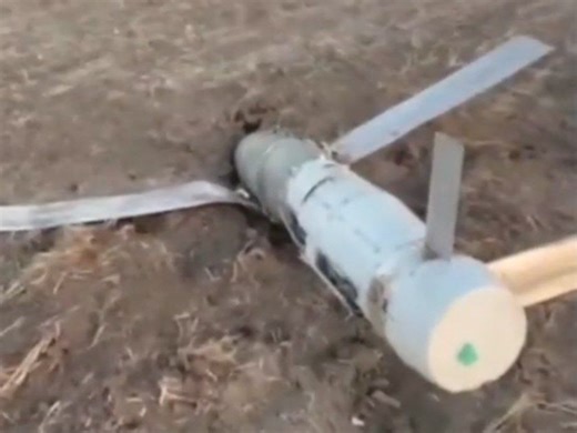 未知新型改型的FAB-500T滑翔航空炸弹。据推测，该模块配备了Swiwin SW800Pro型涡轮喷气发动机，显著增加了其射程。