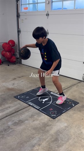 ✅ Repeatable Footwork 🔁 - 📝 Split Thru Partial Step Behind Drop Pivot Delayed Drop Thru Toe Replacement - Skill Stack Inspired by @thehoopnerd • • • “Trust in the Lord with all your heart, and do not lean on your own understanding. In all your ways acknowledge Him, and He will make straight your paths.” - Proverbs 3:5-6 • Follow for more #basketball content‼️ For training inquiries DM @primetimeelitebasketball‼️ #primetimeelitebasketball #basketballtraining #basketballtips #basketballskills #b