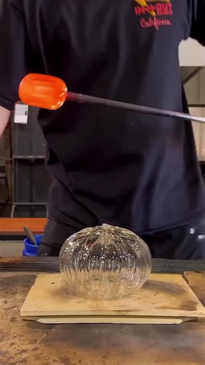 USA Glass Blowing Art: Creating Stunning Vases