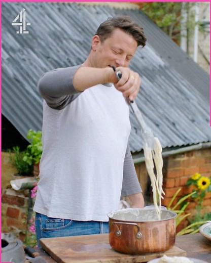 Cauliflower 👏 Cheese 👏 Pasta 👏!! Everyone needs this in their lives jamieol.com/CauliflowerCheesePasta | Jamie Oliver