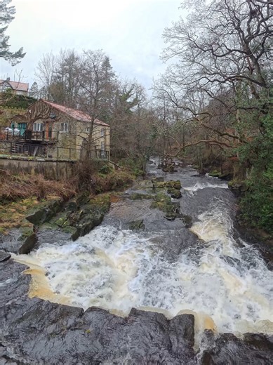 A peaceful visit to the beautiful village of Goathland in North Yorkshire Soak in the stunning scenery, flowing rivers, and charming old village shops. The village is famous as the filming location for the Heartbeat TV series, and we also take a look around Goathland Train Station, known for its role in Harry Potter #yorkshire #heartbeat #harrypotter #northyorkshire #hiddengems
