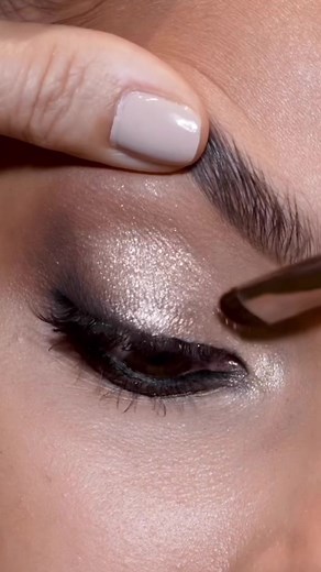 A quick Soft Smokey Glam Eye tutorial ft. my ICONIC GLAM EYESHADOW PALETTE. Products Used: ND Glam Eyeshadow Palette 8 Lash line (8) - lash line 6 Smoke (6) - smoking lash line Blend (7) - blend crease Outer eye lid (14) - lower lash line Inner corner (9) - inner corner Inner corner (3) - center eye lid ND Macro Tech Eye Crayon shade black #explore #natashadenona