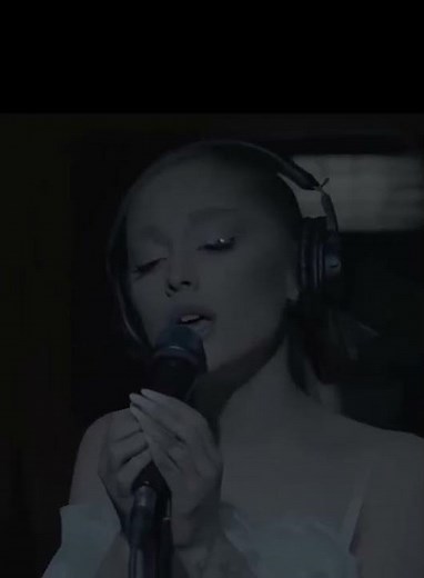 supernatural (live) – Ariana Grande | Spanish Lyrics & Translation 🇪🇸