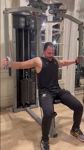 Pec Deck fly machine