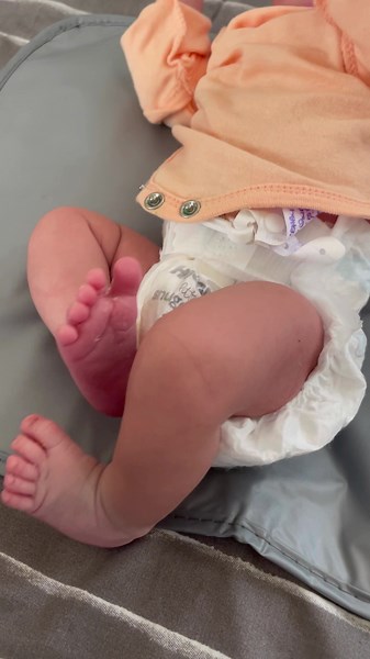 Newborn Nappy Change: Step-by-Step Guide for New Moms