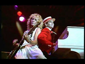 Elton John - Bennie and the Jets - live Hammersmith 1973