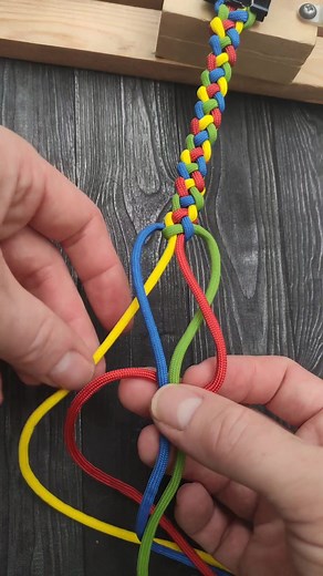 Easy Vertical Crown Knot Tutorial | DIY Paracord 550 Life Hack