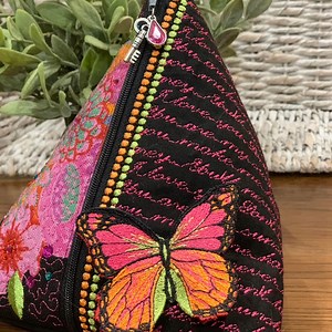 It's time for the last block for Bag #2! Use the techniques you have learned all week to create the background as well as create the 3-D butterfly embellishment. | Pfaff North America