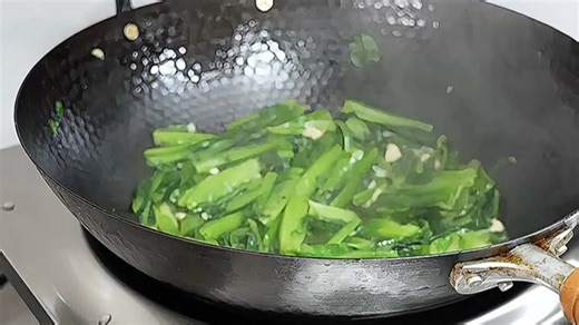 3500W猛火快炒不费劲，智能控温让煲汤更省心，厨房小白也能轻松驾驭。