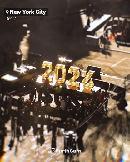 EarthCam on Instagram: "We're less than TWO weeks away from New Year's Eve! Check out celebrations around the globe live on EarthCam and help ring in 2026! 🥳🎆"