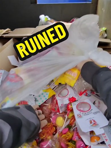 YET ANOTHER GOOD SPOT, RUINED...UGH. #DUMPSTERDIVER #dumpsterdiving #dumpsterdiversoftexas #dumpsterdivingmama