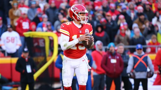 NFL-N-Motion: Slow-Motion View of Patrick Mahomes' No-Look Pass