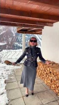 All grey - my outfit and the weather - Nicky and Lilly are dancing too....