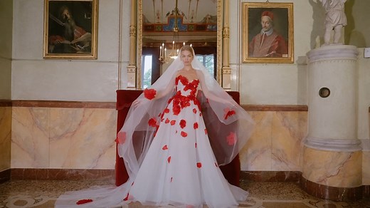 Monique Lhuillier Fall 2025 Bridal — Fall 2025 reinvents classic, timeless, heirloom silhouettes with an air of royalty. In a 15th-century villa off the shores of Lake Como, amidst vibrant frescos and lush Italian gardens, beauty comes alive. The collection has Victorian influences, rich in floral laces, cascading 3D embroideries, and sculpted corsetry. The print of the season features a wild bouquet of garden roses, peonies, parrot tulips & hibiscus, cascading over pique gazar, as 2-dimensional