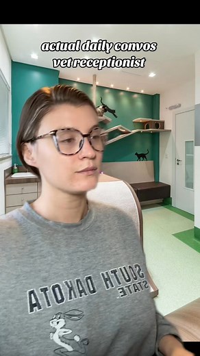 #greenscreen #vetclinic #client #receptionist #vetreceptionist #vetmed #vettechlife #veterinarian #vet #veterinariansoftiktok | Floofy Doofyy