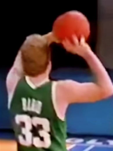 Cedric Maxwell tells a Larry Bird story! 🔥 #larrybird #larrybirdlegend #larrybird33 #larrylegend #larrybirdstories