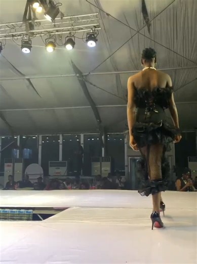 One of our runway queens @Leosephna doing what she does best🔥 #model #runway