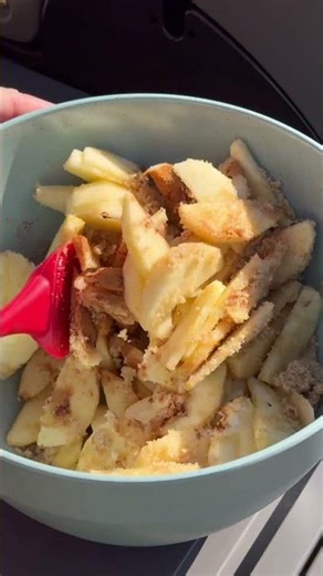 Grilled Apple Crisp I TYTUS Grills #recipe #applecrisp #appledesserts #fallrecipes #baking #grilled