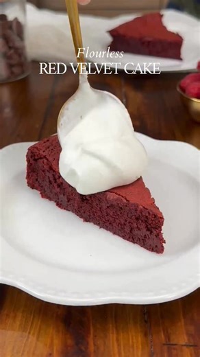 Flourless Red Velvet Cake. Rich, velvety, and naturally gluten-free ❤️🍰 For the recipe comment RECIPE below or head over to my website https://thesaltycooker.com/flourless-red-velvet-cake-rich-gluten-free-make-ahead-dessert/ #redvelvetcake #flourlesscake #cakes #forkyeah #bakingfromscratch | The Salty Cooker