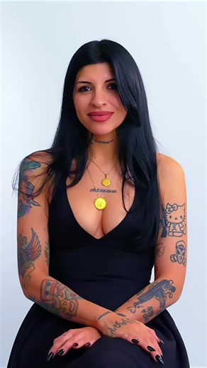🖋️🖤 ¿Qué historias esconden los tatuajes de Cazzu? La Jefa del trap nos abre las puertas de su mundo más íntimo en su «Tattoo Tour», revelando el significado de los tatuajes que lleva grabados en la piel. Cada uno cuenta una historia, guarda un recuerdo y refleja una parte de la mujer que hay detrás de la artista. 🥀✨ Porque en la piel de Cazzu, cada tatuaje tiene algo que contar. 👑🔥#fyp #plp #cazzuoficial #cazzu #tattoo